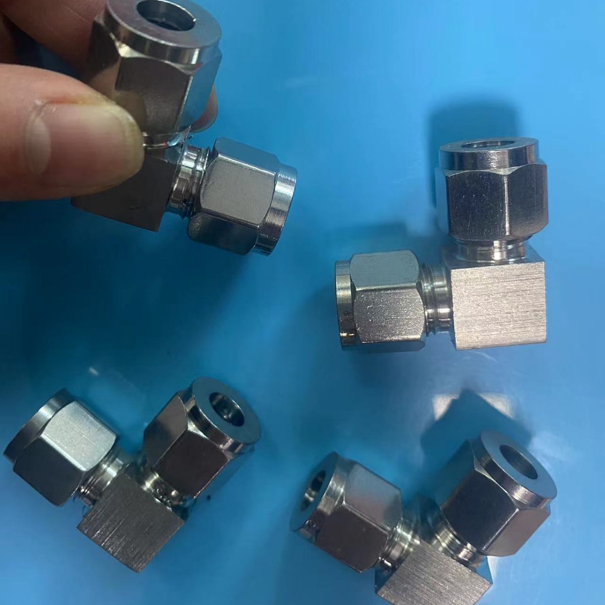 304/316 Stainless Steel Double Ferrule Compression Tube Fittings Elbow for Liquid Medium 1 Piece MOQ Customized Color