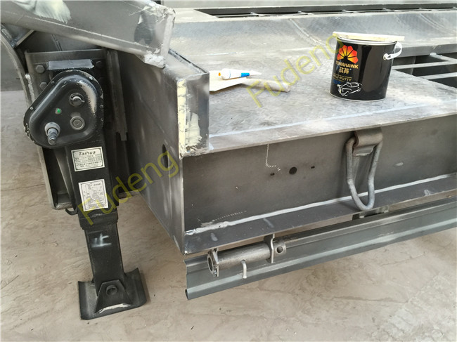 60 - 80 Tons Payload Low Bed Semi Trailer For Machinery Transportation