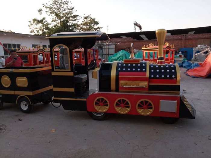 Colorful Painting Shopping Mall Train , FRP Material Trackless Train Ride