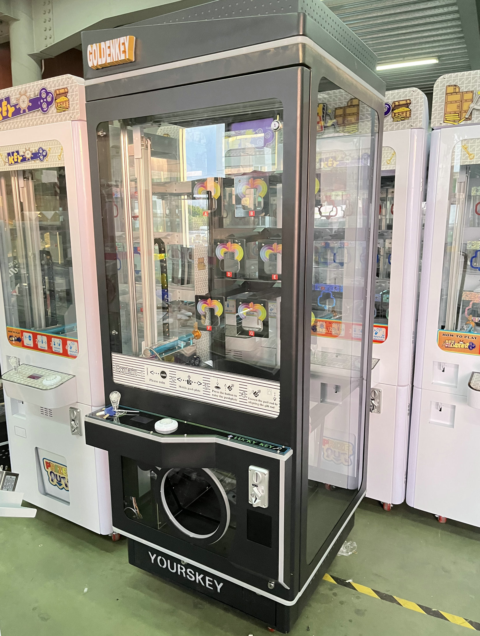 Coin Operated Key Master Push to Win Prize Amusement Gift Arcade Game Machine
