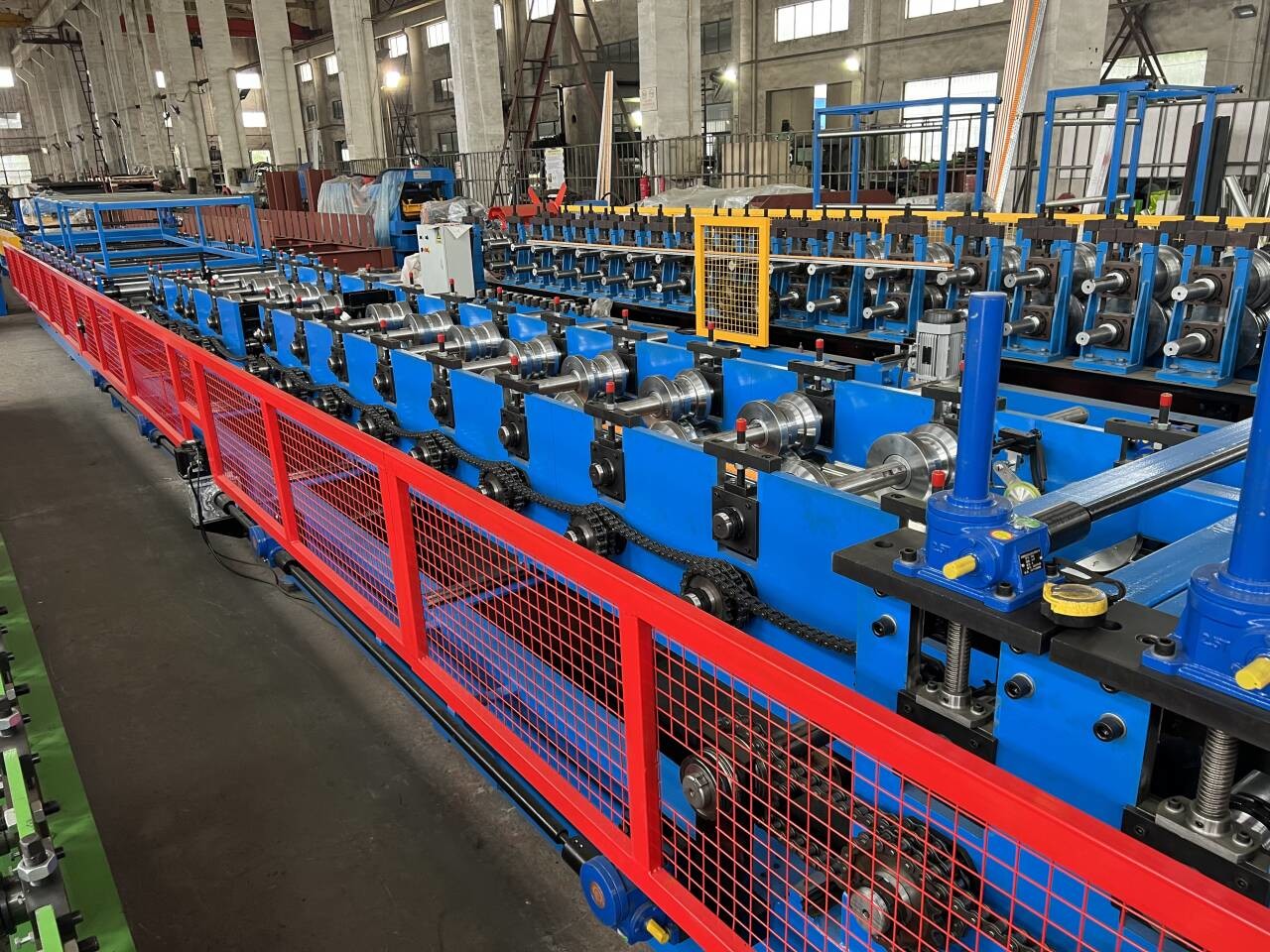 0.3-0.7mm Color Steel Galvanized Steel Width Adjustable Boltless Roof Panel Roll Forming Machine
