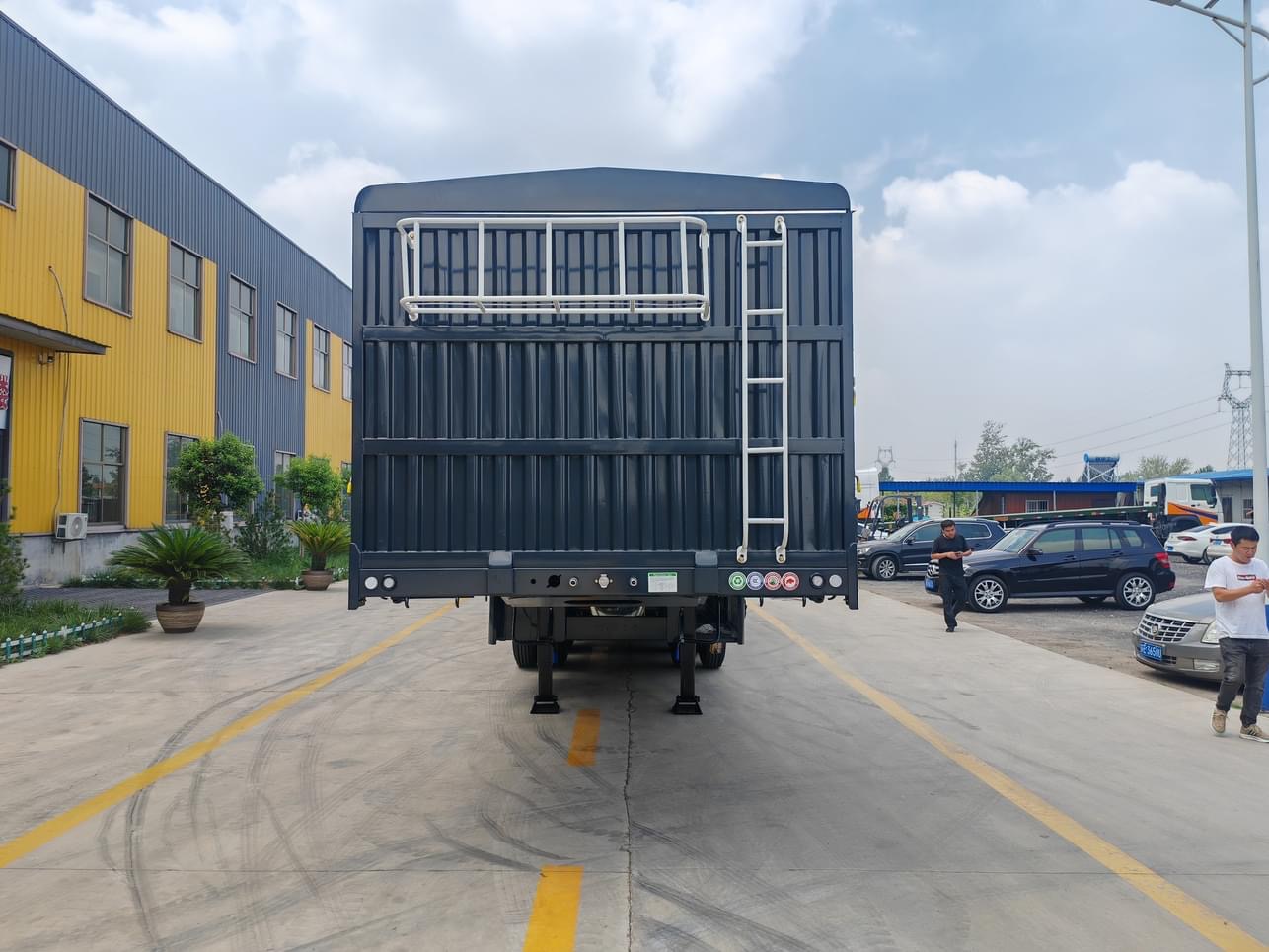 CIMC high quality steel Utility Bulk Transport 40t 60 Ton 4 Axle Sidewall Cargo Transport Truck Container Fence Semi Trailer