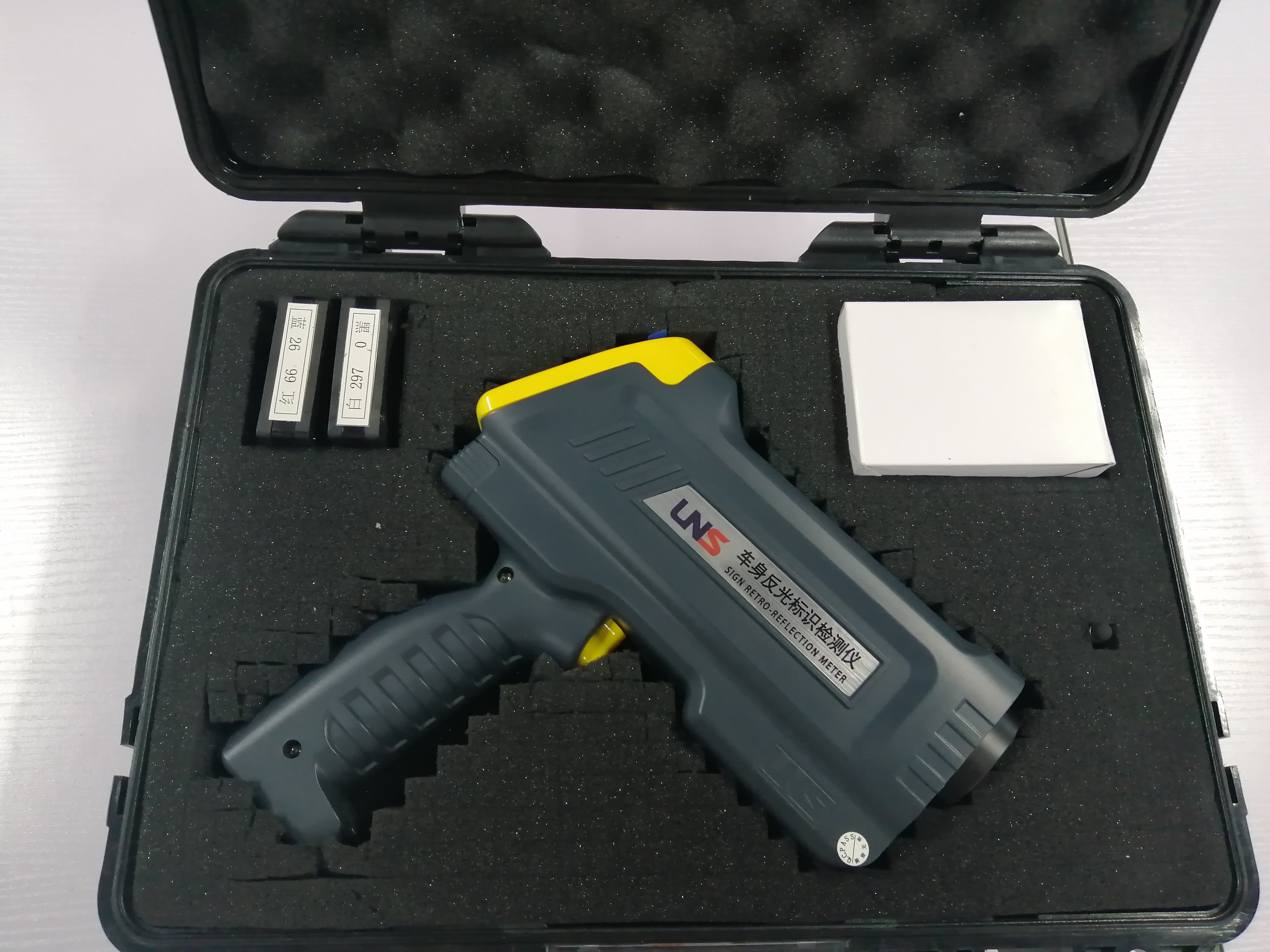 Reflective Logo Sign Retroreflectometer