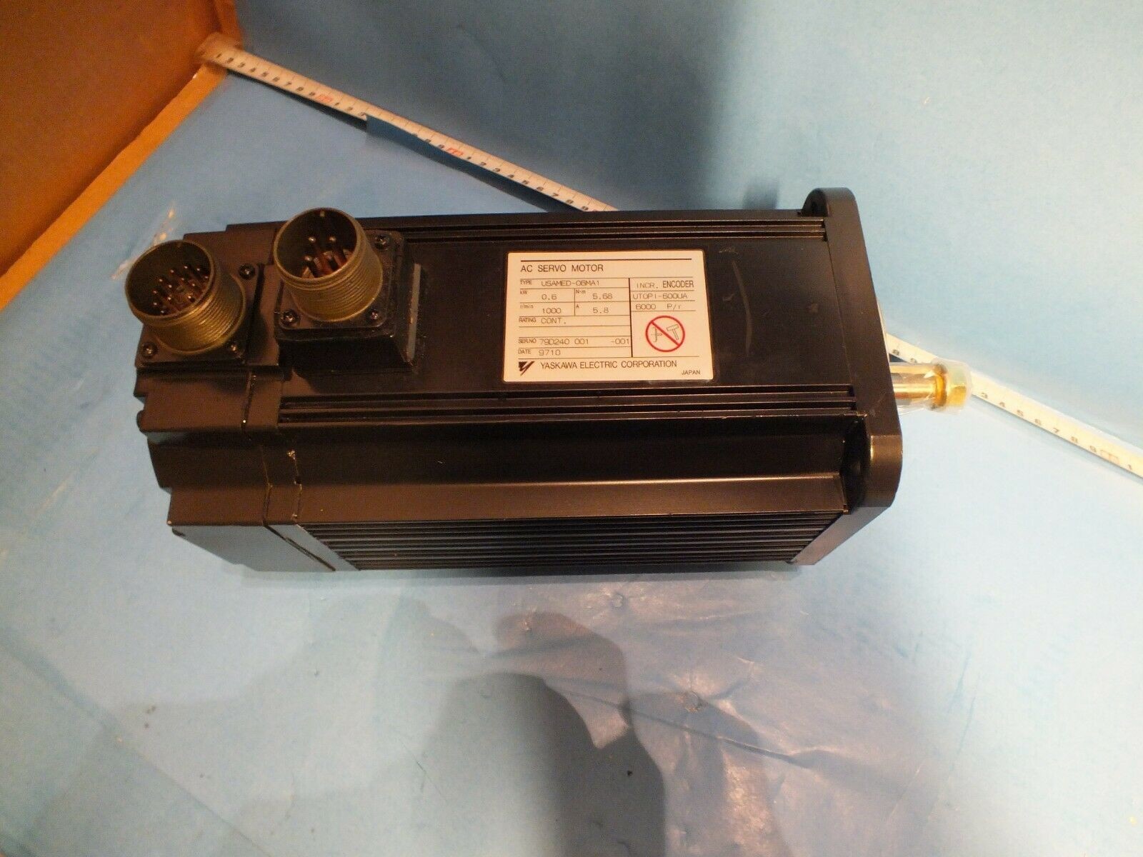 YASKAWA USAMED-06CA1 AC SERVO MOTOR 0.6 KW 5.68 N.M 1000 R/MIN 5.8 A