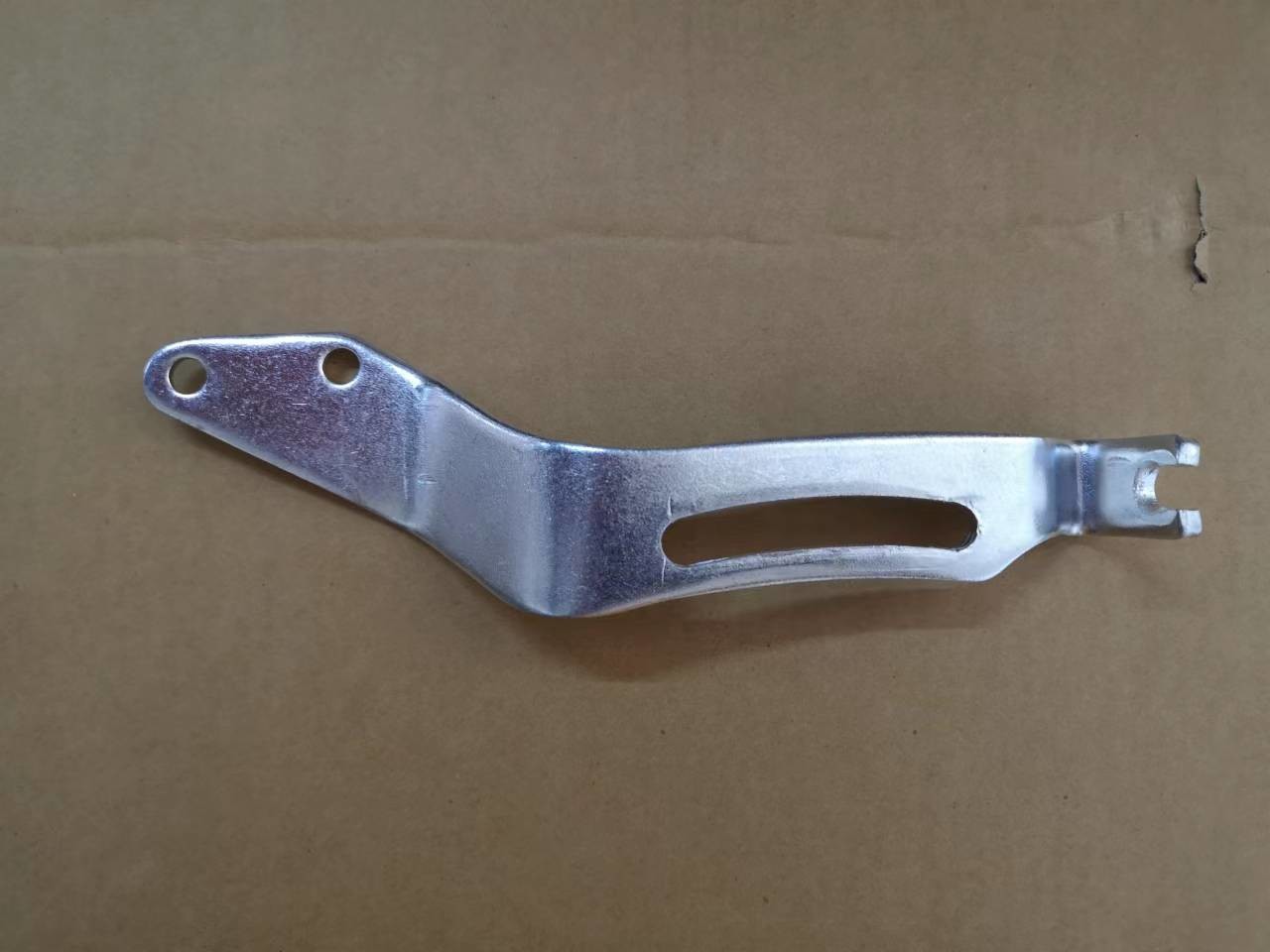 4HG1 Generator Adjust Plate 8971640892 Isuzu 4HG1T Alternator Bracket Silver Anti-rust Coating