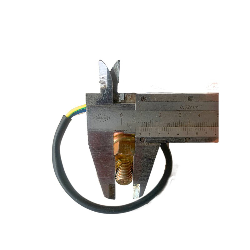 Bus Oil Pressure Sensor 3701320FA121 For JAC Navistar Engines