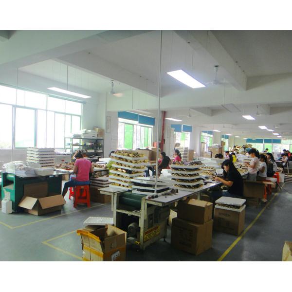 Educational Mini Solar Toys Plastic Locust Solar Powered Grasshopper Customized