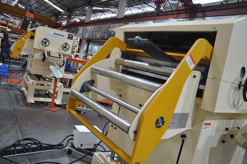 High Precision Automatic Feeding Line 3 in 1 Decoiler Leveler Feeder Machine