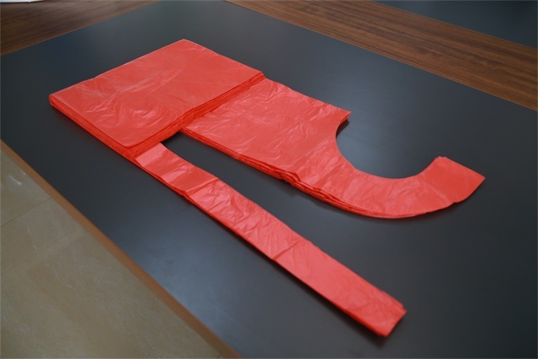 Water Resistant Disposable Plastic Aprons for Food / Cleaning / Hospital Industry