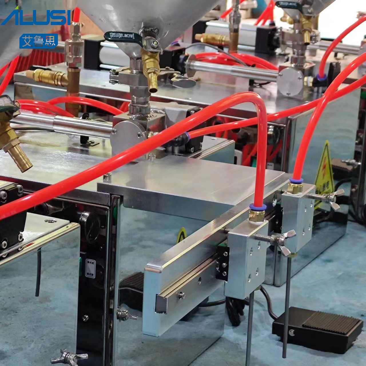 Dual Nozzles Nail Polish Filling Machine Pneumatic Driven Vertical Structure