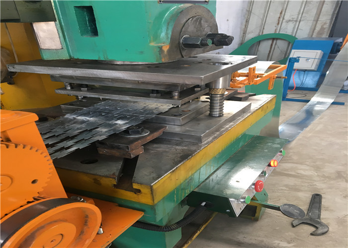 13 Strips 40T BTO-30 Razor Wire Making Machine