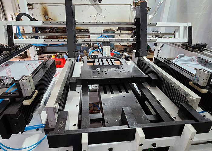Core size Core Builder Machine 1000*900mm For Automobile Radiator Professional Company Production