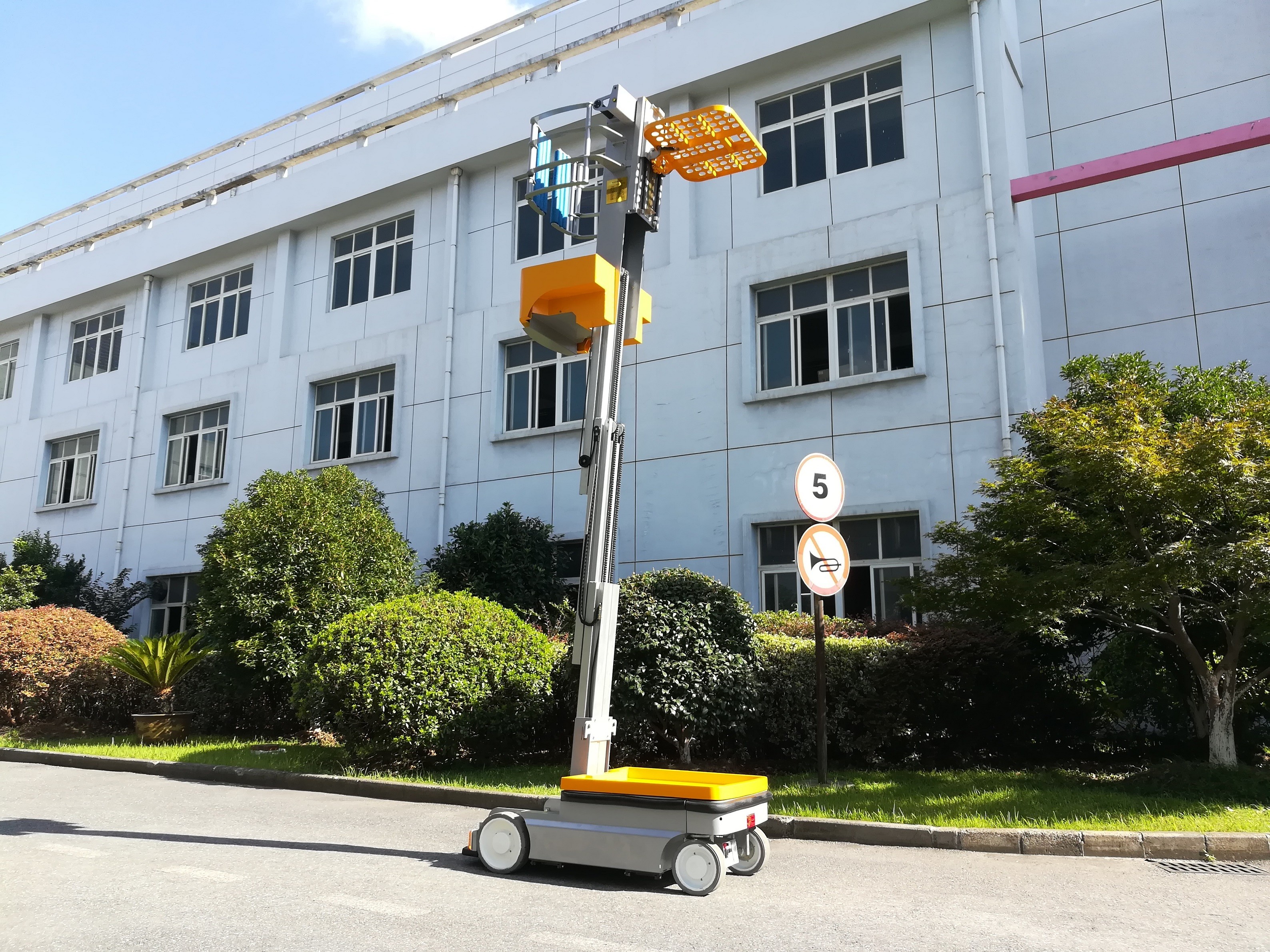 CE Certificated 5.1m Working Height Self Propelled Electric Order Picker Stock Picker