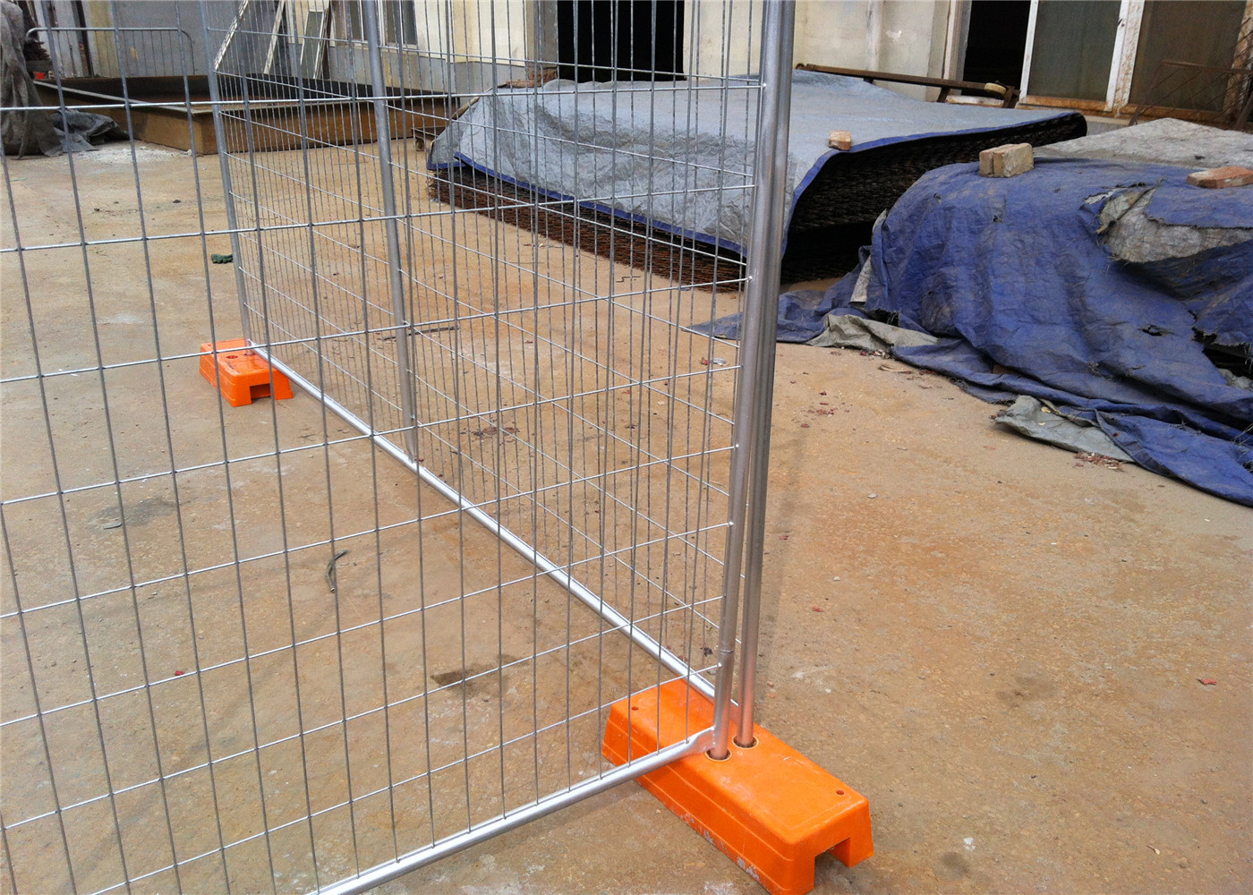 construction fence panels 2.1m*2.4m AS4687-2007 standard OD 40mm*1.4mm H2100mm*W2400mm Spacing 60mm*150mm*3.00mm HDG