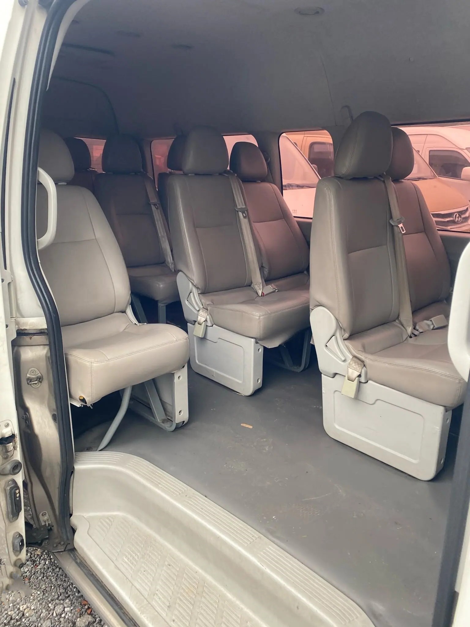 Used Mini Coach 2017 Year 14 Seats Oil Engine External Swinging Door Jinbei Hiace SY6548