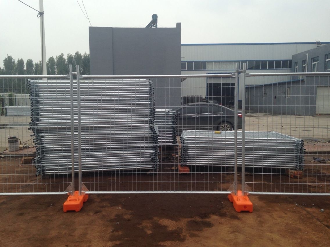 Galvanized Temp Fence set temporary fencing panels ,base as well clamp 2100mm x 2400mm panels made in china