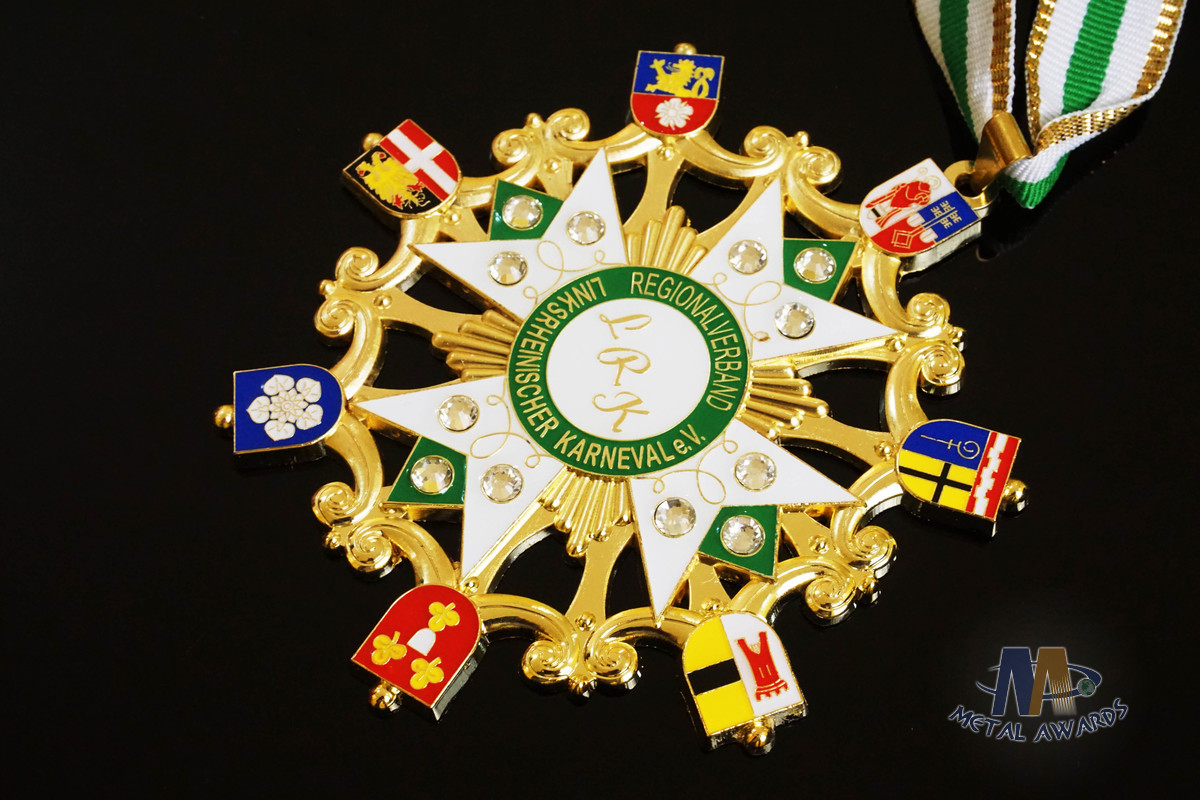 80*3MM Size Custom Metal Awards With Cut Out Design And Some Stones On It
