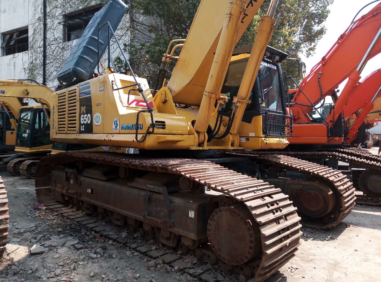 Used KOMATSU PC650LC-8R 59 Ton Crawler Excavator in good condition and cheap price