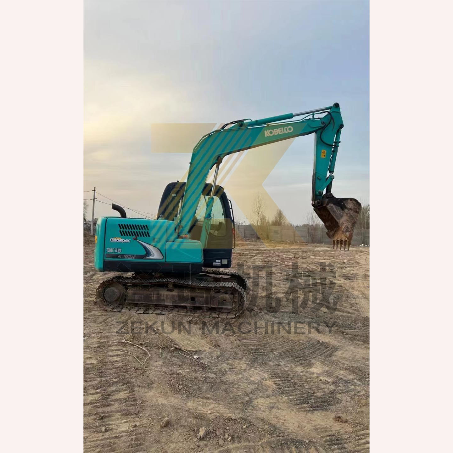 41KW Used Kobelco SK75 SK75-8 SK75 SR Excavator in Shanghai