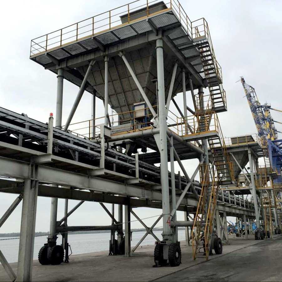 mobile portable Hopper for port discharging bulk materials