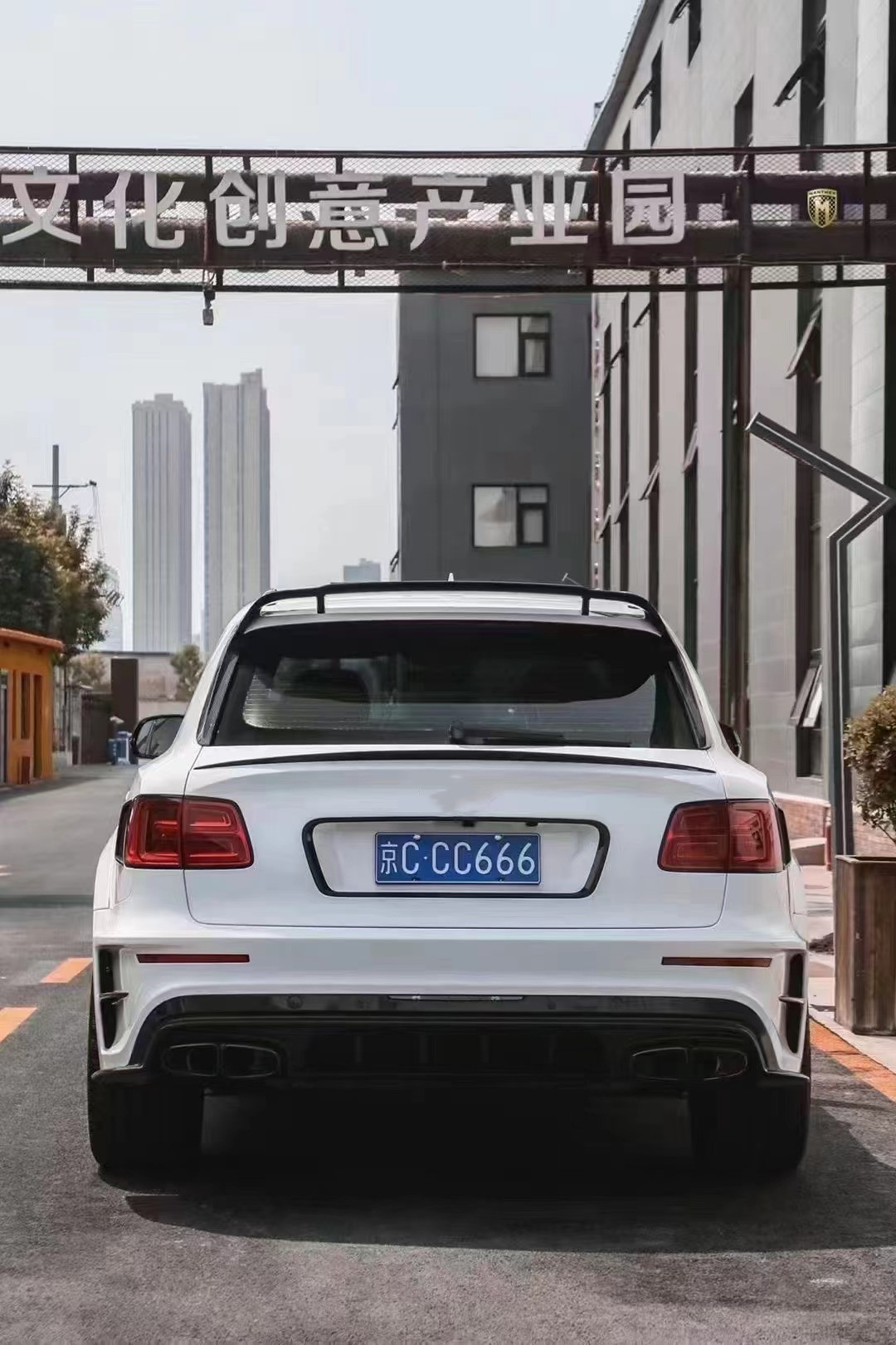 For Bentley Bentayga Carbon Fiber Body Kit Bentayga Upgraded MSY Style Front and Rear Bumper Spoiler Wide-body Kit