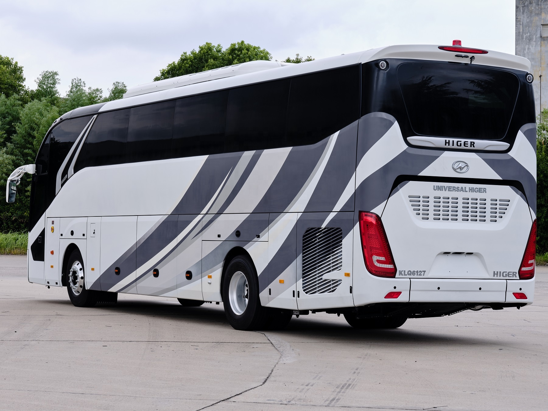 50 Seats Comfortable Coach Bus Max Speed 100 Km/h Affordable and High Capacity