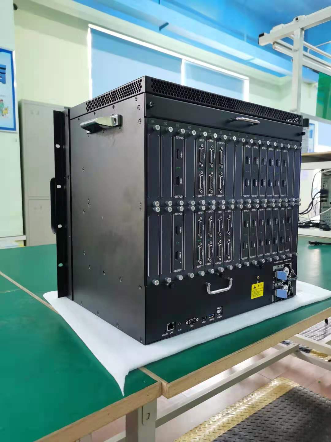 FPGA FCC Hdmi Video Wall Processor 32 Screen Splits LAN*1*HDMl out