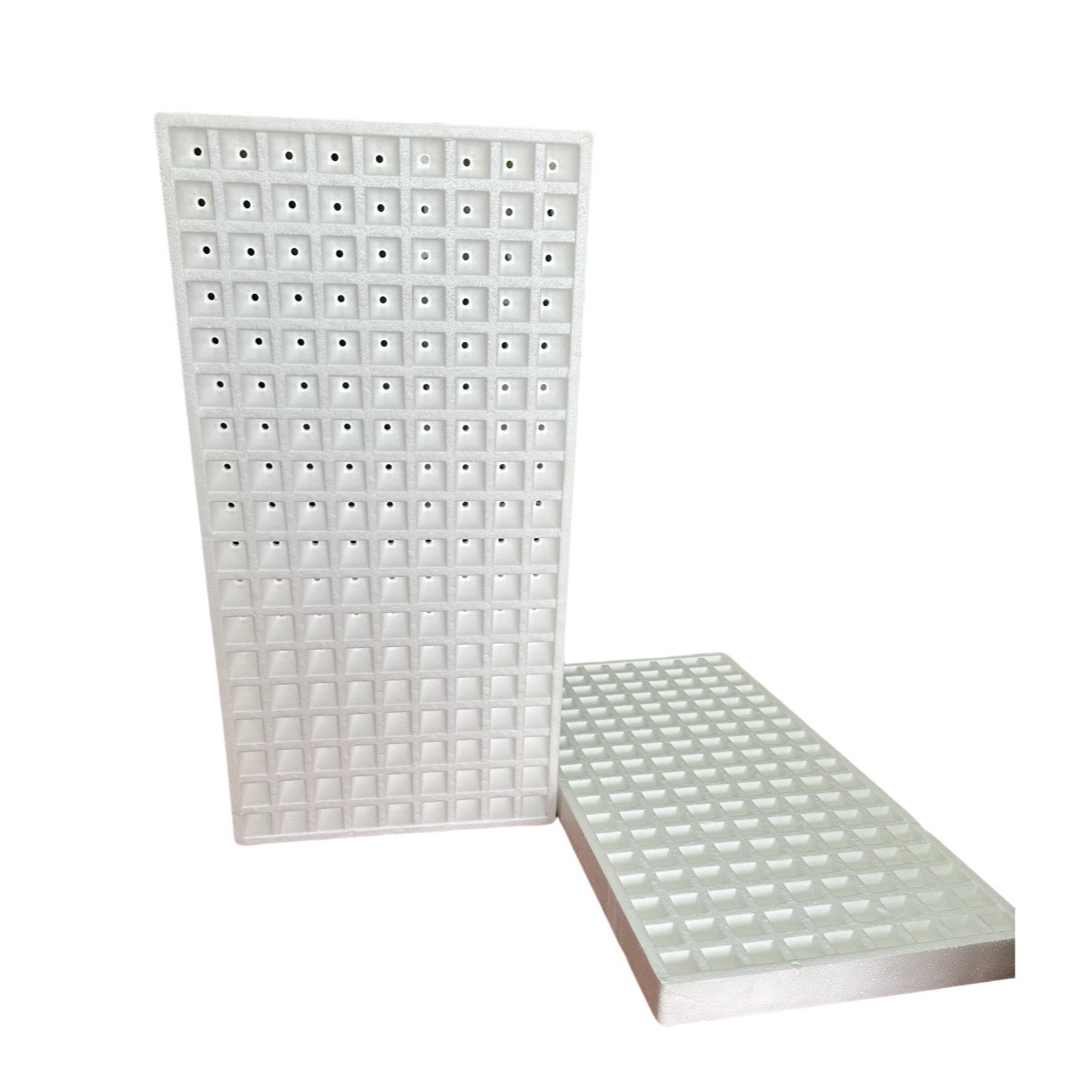 Foam seedling tray is customized for the seedling of vegetables (such as tomatoes, peppers), flowers, herbs and other crops.