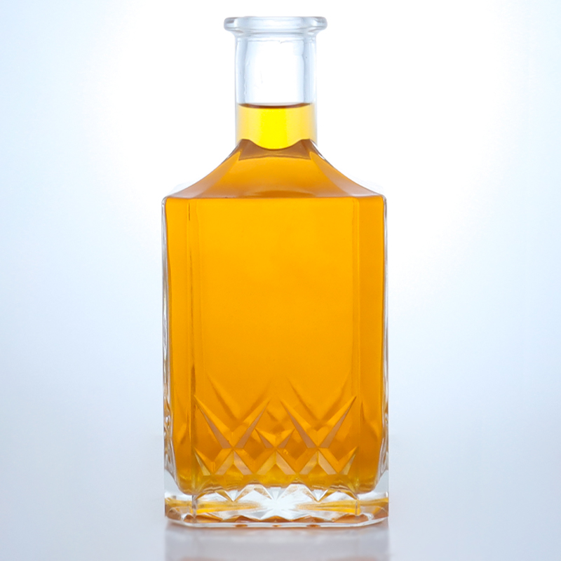 Customized Polygon Glass Bottle for Vodka Whisky Gin Rum Spirit