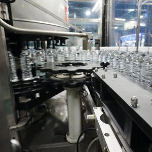 Quality 72000bph High Speed OPP Hot Melt Labeling Machine for 100g-3kg Containers with 6000bph-72000bph Adjustable Speed for sale