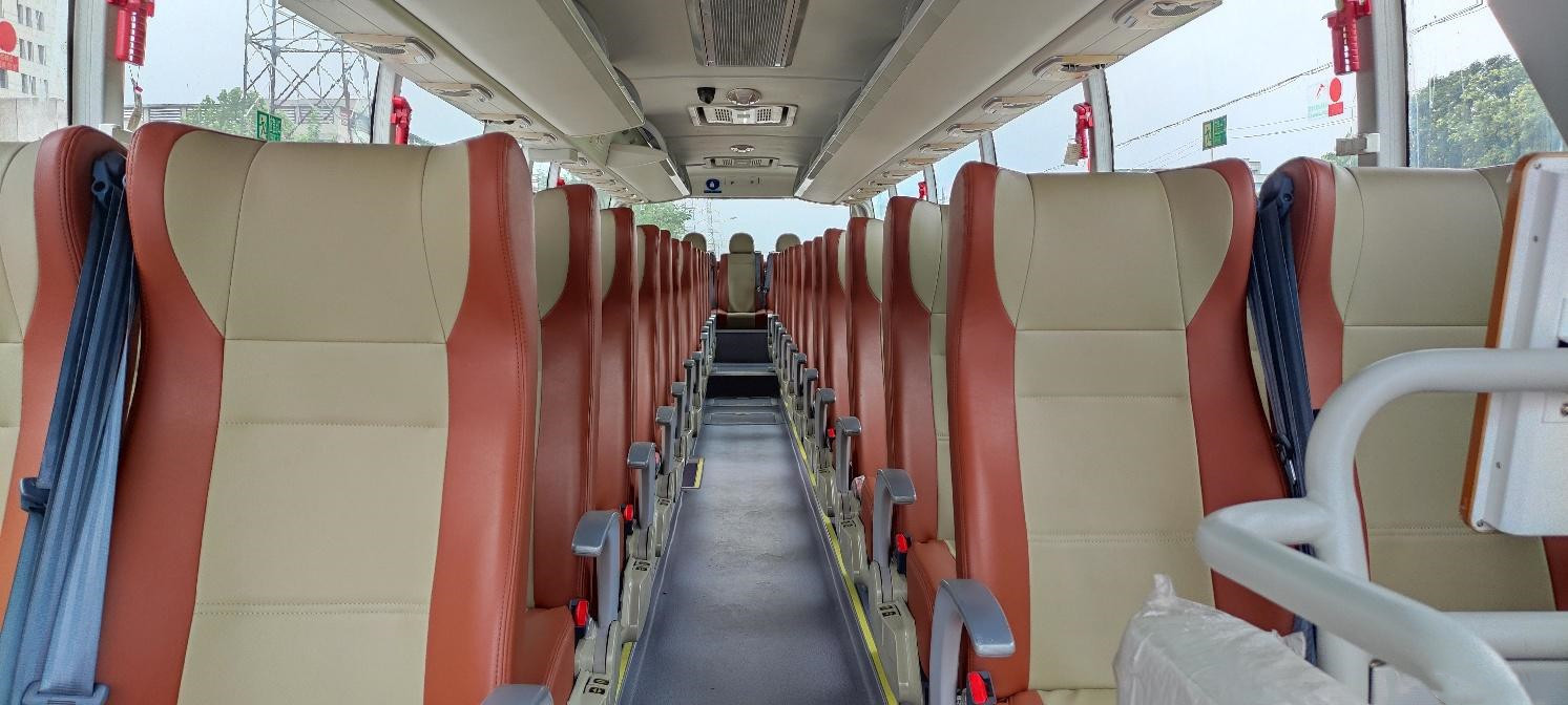 Lhd Used Coach Bus 54 Seats Passenger Bus Good Condition Second Hand International Airport Bus