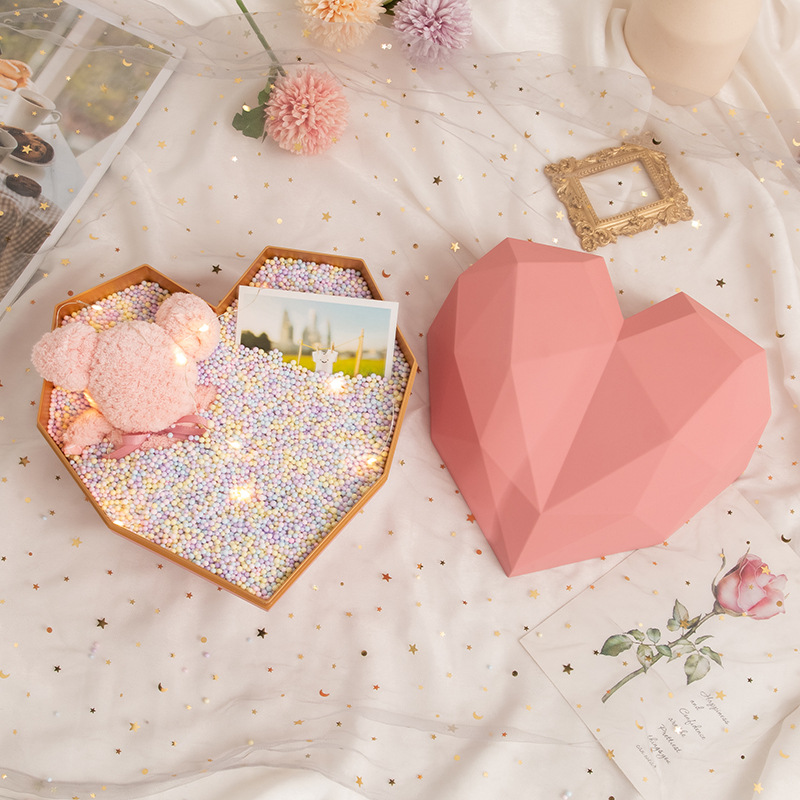 Custom 3D Heart Rigid Gift Box with Recyclable Paperboard