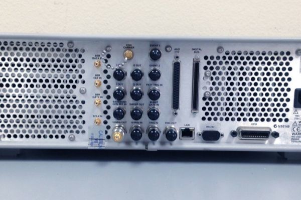 Portable ESG RF Signal Generator Keysight Agilent E4438C Durable