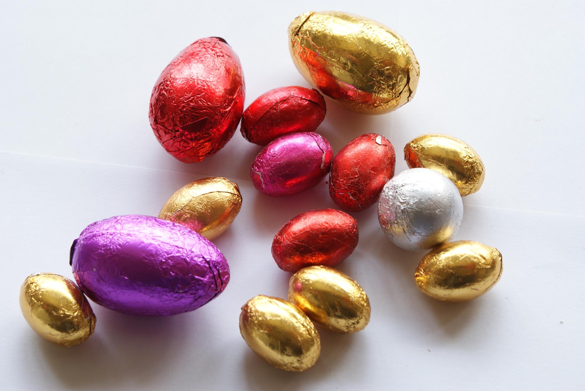 Main Function Spherical Brushing 300-500ppm Automatic Coin Foil Chocolate Egg Packing Machine