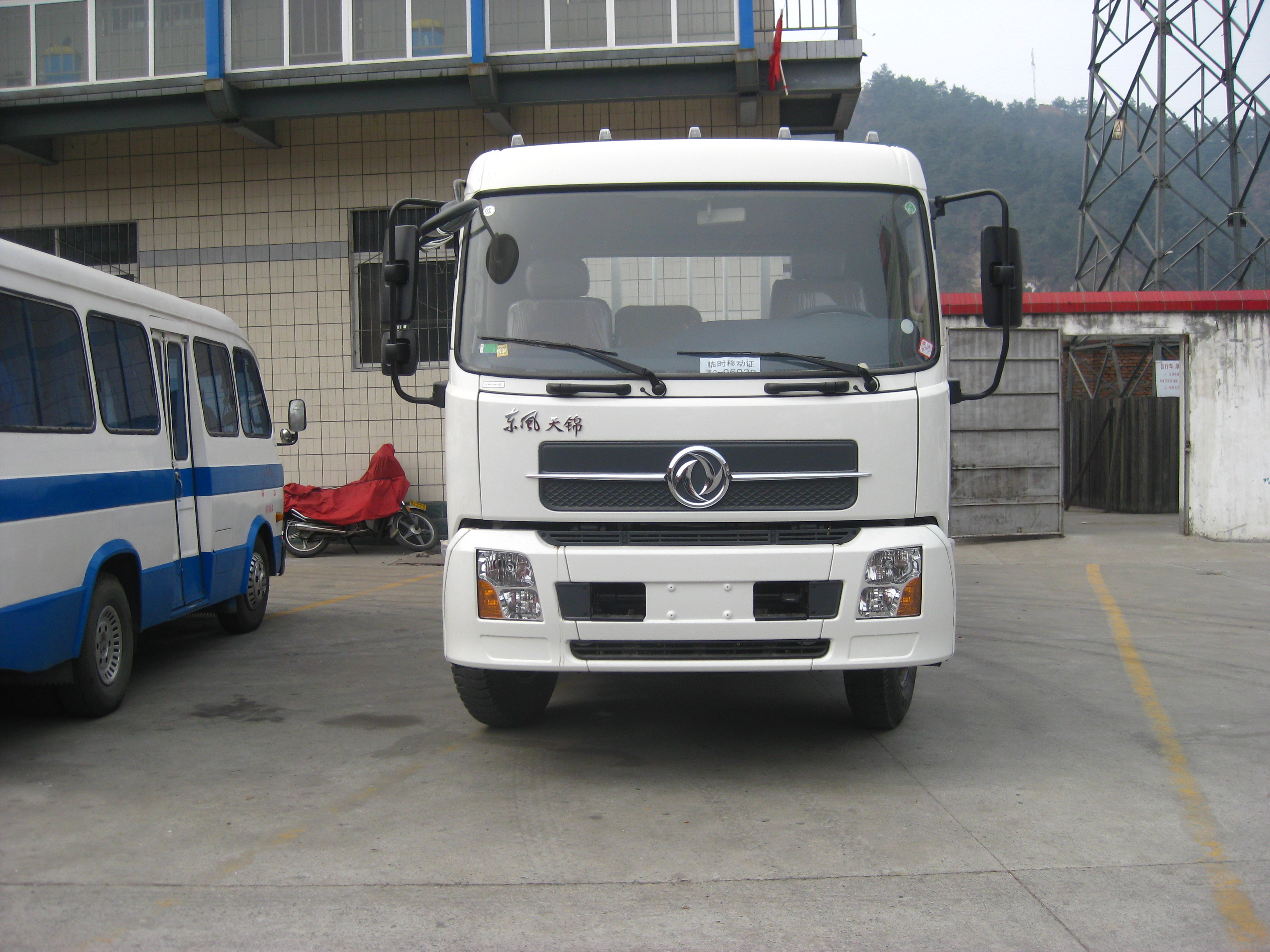 10Ton Tipper Cargo Truck Cummins Diesel Engine Manual Transmission and Left Steering