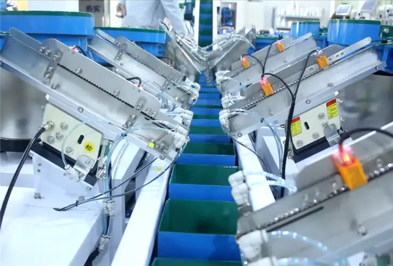 Automatic Plastic Pouch Packing Machine For Screw Hardware Accessories
