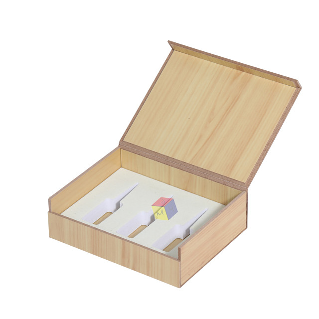 Recyclable Luxury Beauty Magnetic Closure Cosmetic Gift Paper Box Packaging With Insert Custom Design