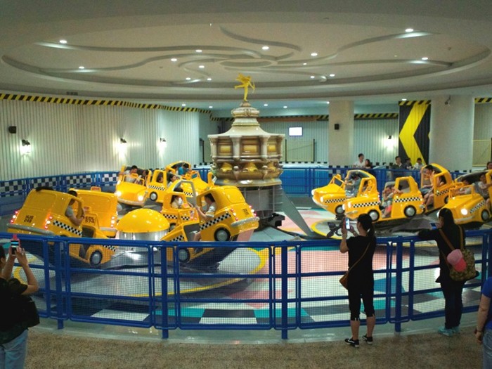 380V Tagada Funfair Ride With Central Rotating Hub And Counter Rotating Arms
