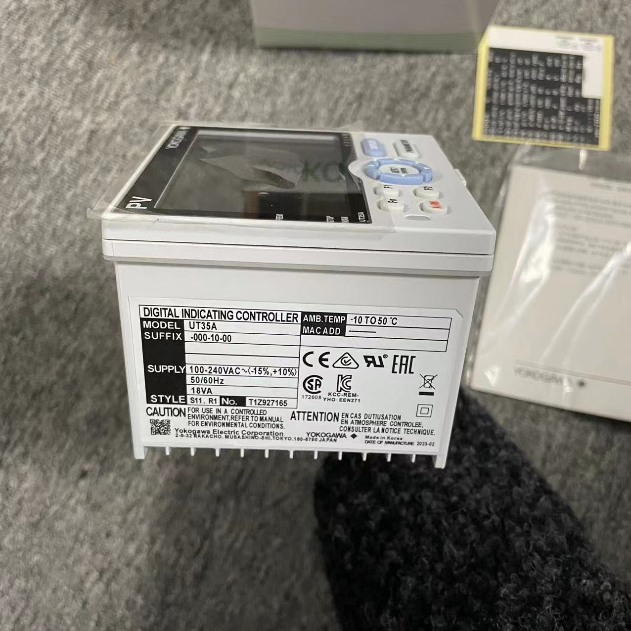 UT35A Temperature Digital Controller UT35A-001-11-00 UT35A-001-10-00 UT35A-000-10-00 Original New