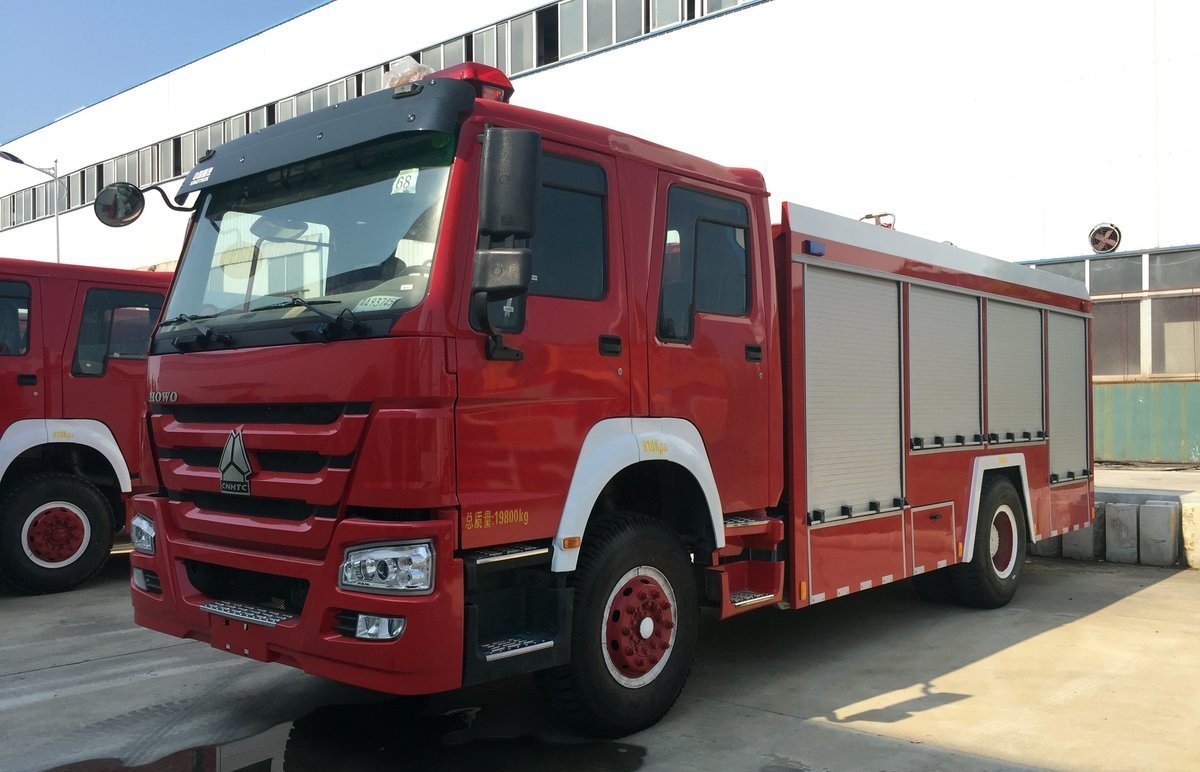 10.4x2 53 M New Aerial Ladder Fire Truck with Water Pump Truck Water Tanker