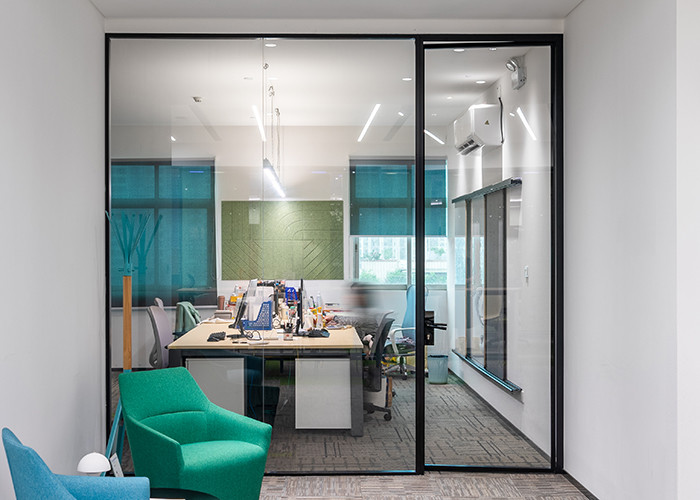Elevate Office Design With Glawall's Custom Strong Tempered Glass Partitions