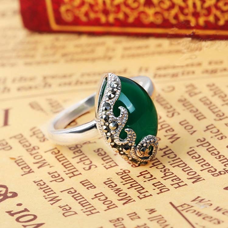 Thail Sterling Silver with Green Agate and Marcasite Ring (R121403)