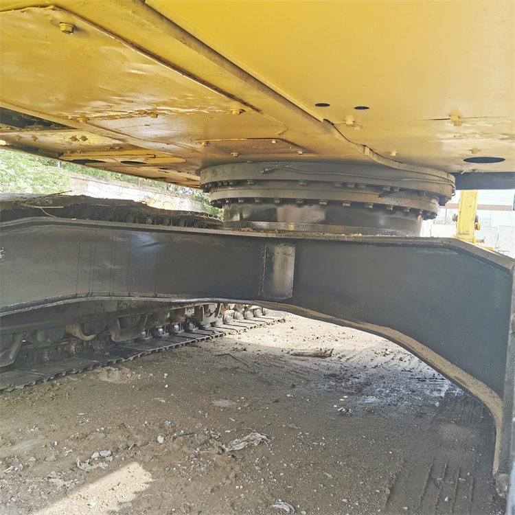 Shanghai Used Long Arm Excavator 24 Ton Komatsu PC240-8 Crawler Earth-moving Machinery