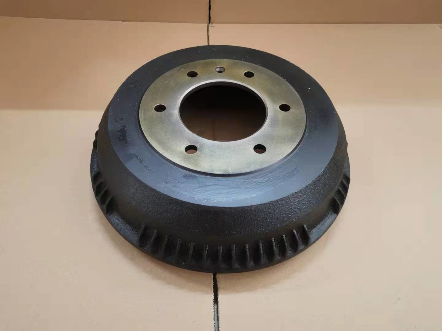 5423150390 5423150220 Brake Drum For ISUZU NHR Rear Axle Lining Width 60mm With 6 Bolt