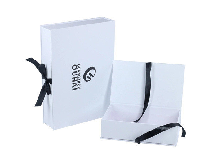 PMS Color 350g Paper Corrugated Board Clothes Gift Boxes