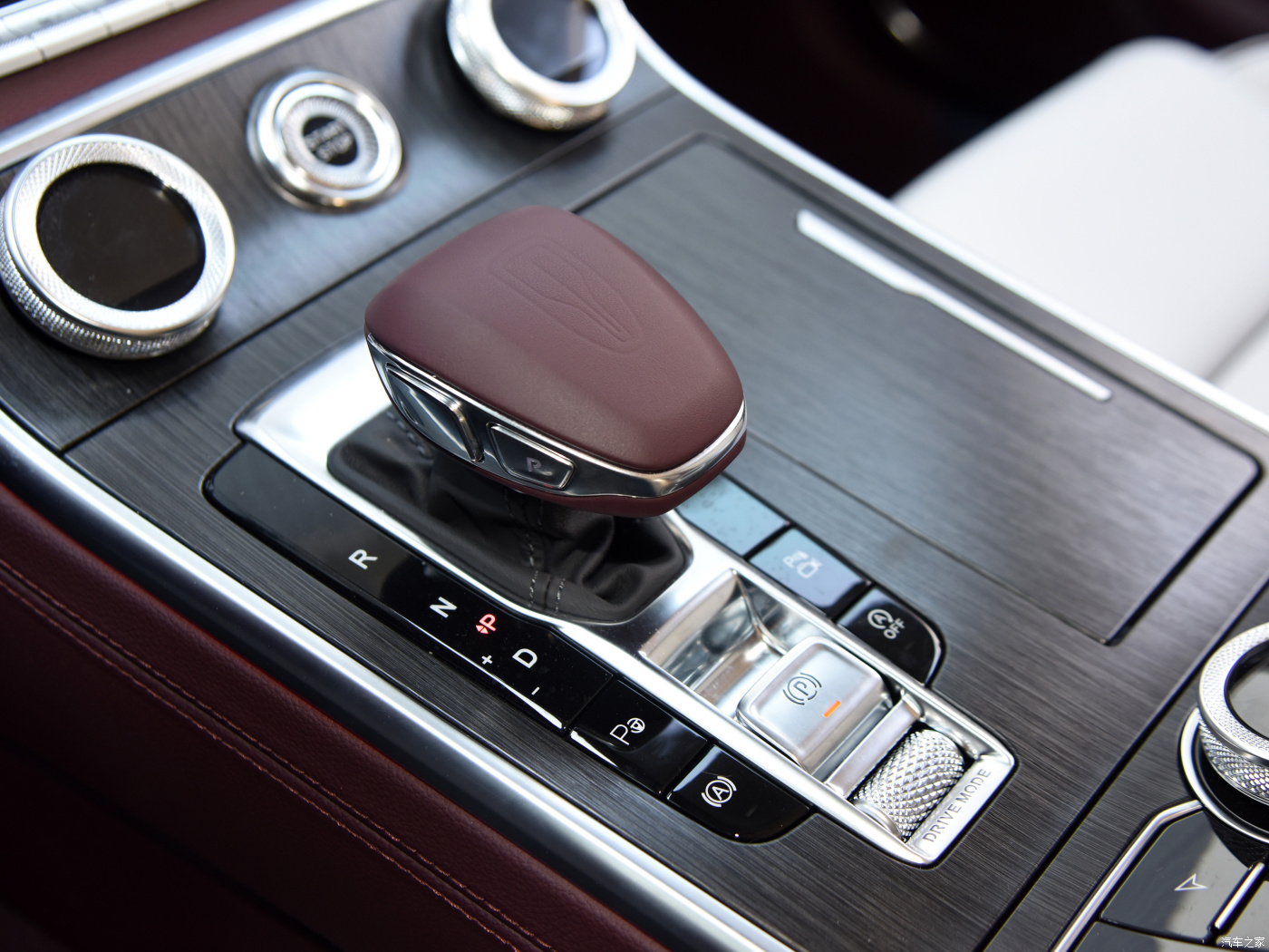 2024 Large Vehicles Car Hongqi H9 Automobile Fuel Vehicle 0km Used Cars 2.0T 3.0T Automatic Car With Cruise Control ACC