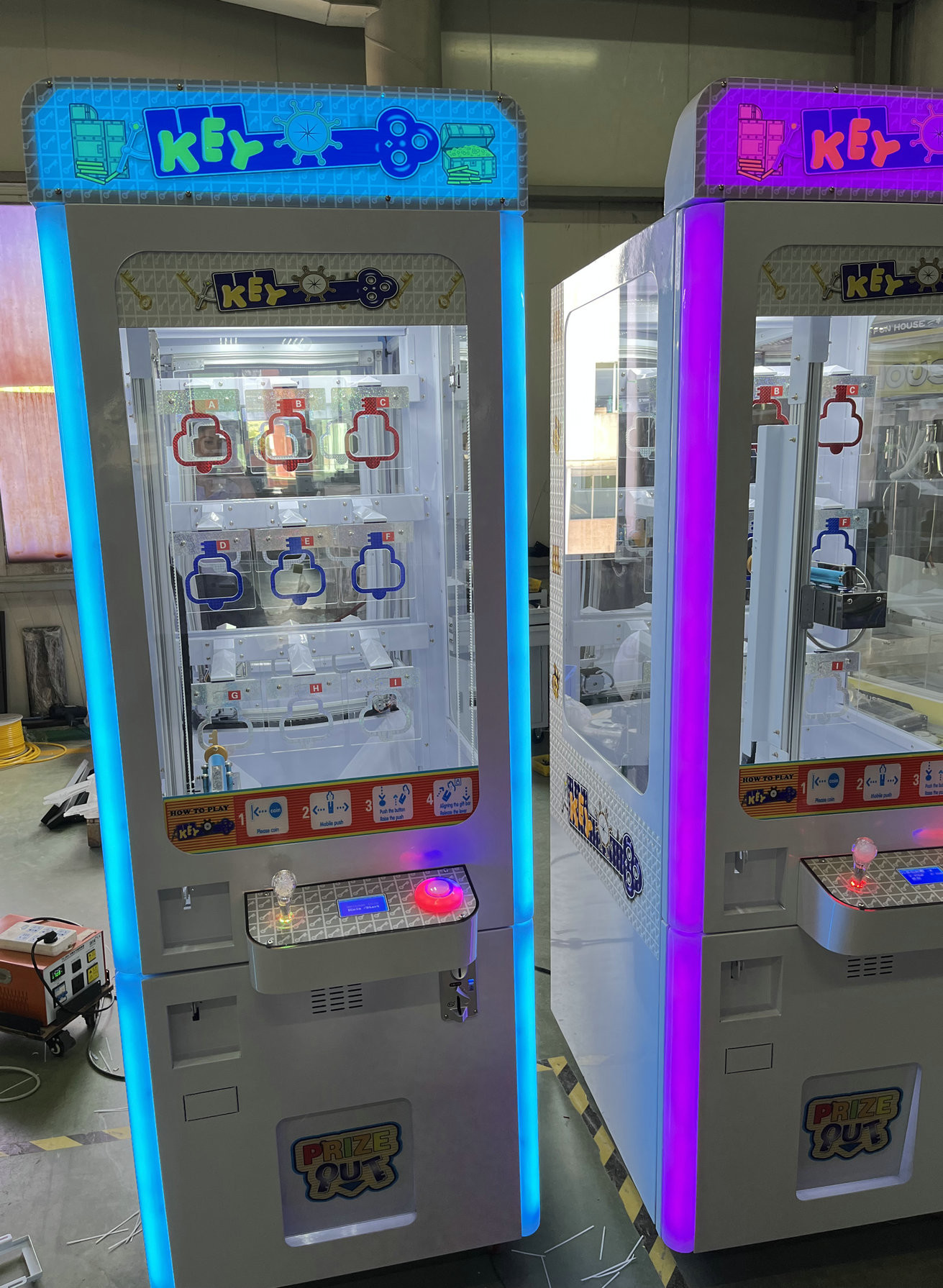 Coin Operated Key Master Push to Win Prize Amusement Gift Arcade Game Machine