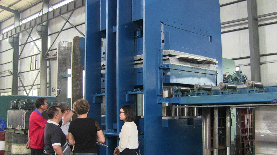 100KW Column Type Conveyor Belt Hot Vulcanizing Manufacturing Machine