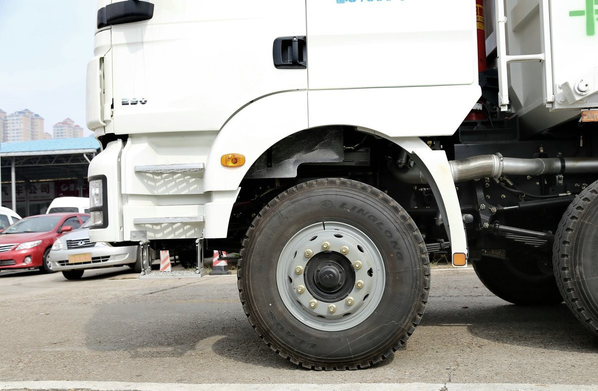 8x4 Tipper Truck Fracturing Sand Tank Truck Shacman 290hp New M3000 Euro 4 Heavy Duty