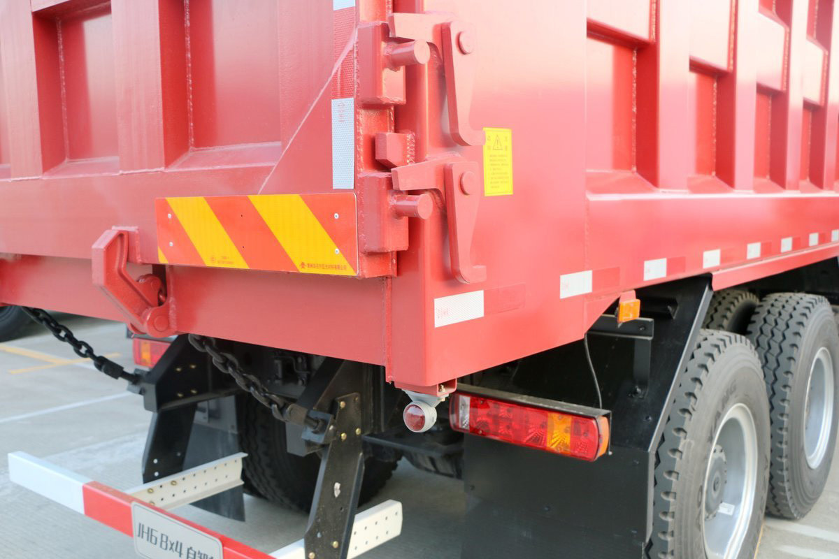 Flat Top Half Cab JH6 Heavy Truck Diesel 430 Hp 8X4 8.2m Qingdao Jiefang Dump Truck